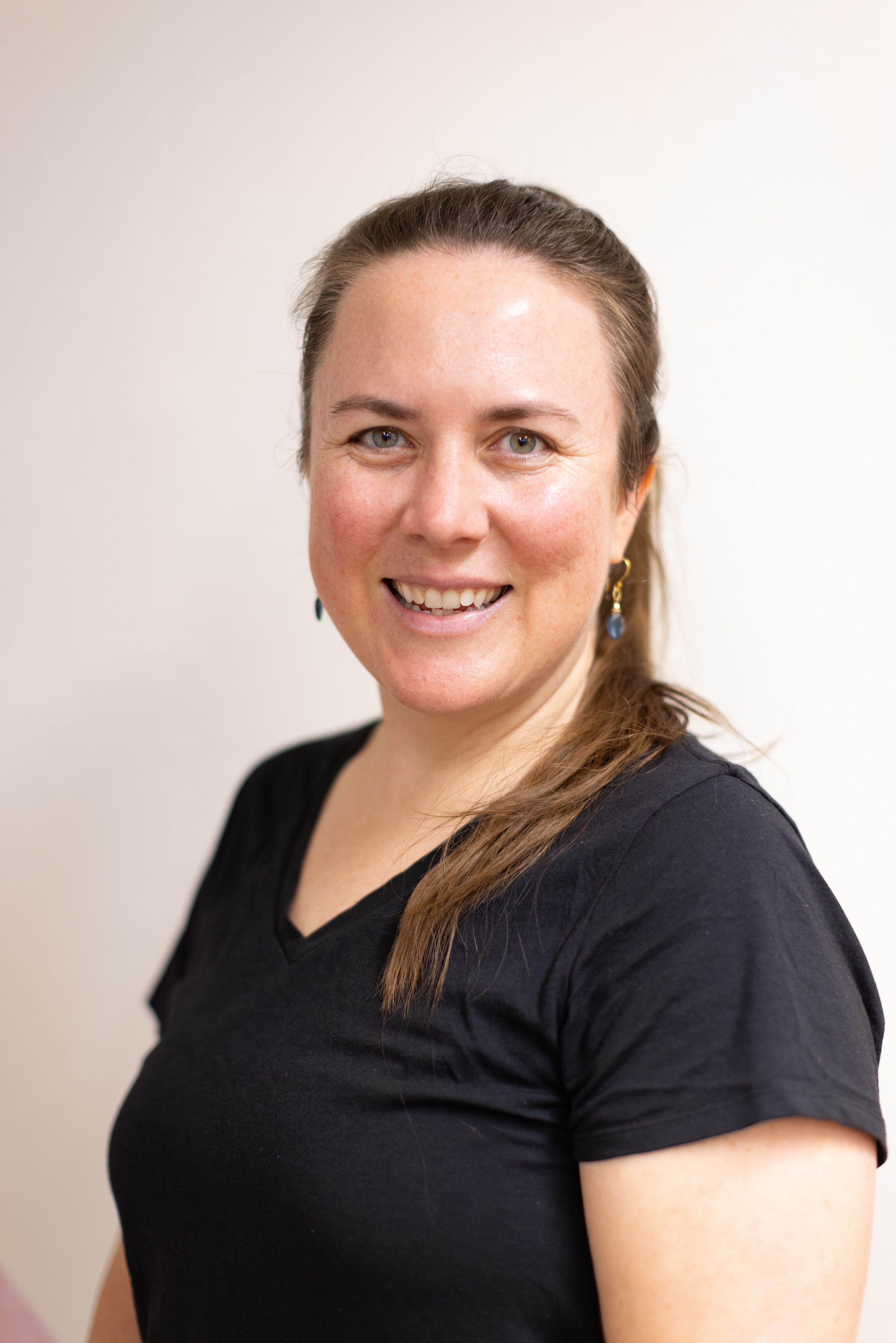 lizzy massage therapist headshot